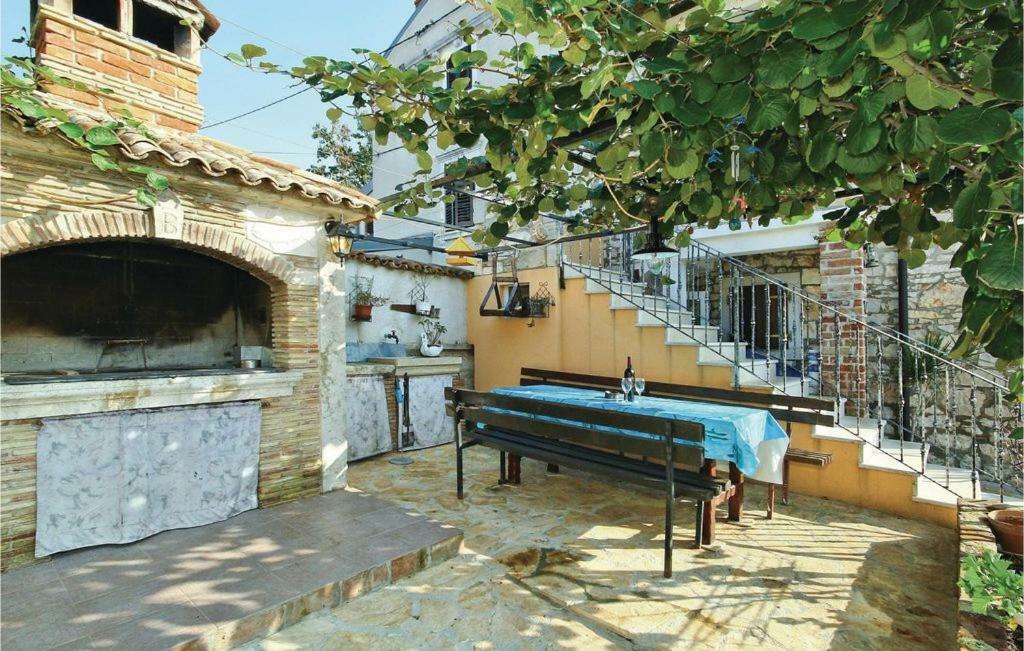Mugeba 3 Bedroom Accommodation Porec Exterior photo