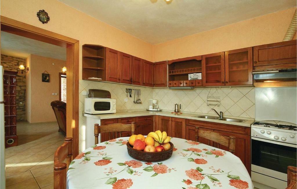 Mugeba 3 Bedroom Accommodation Porec Exterior photo