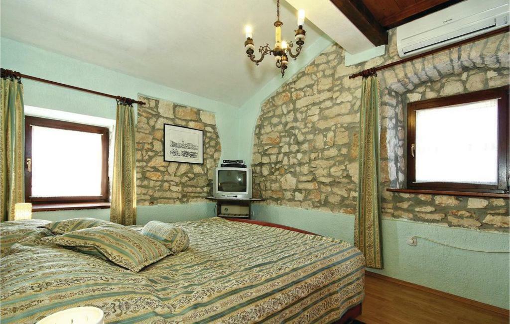 Mugeba 3 Bedroom Accommodation Porec Exterior photo
