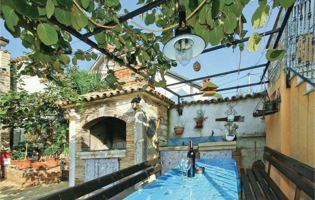 Mugeba 3 Bedroom Accommodation Porec Exterior photo